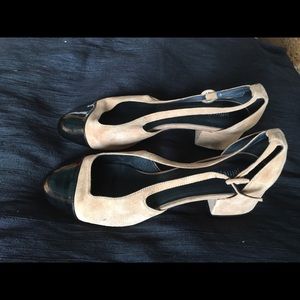 [SOLD] Jeffrey Campbell Size 9